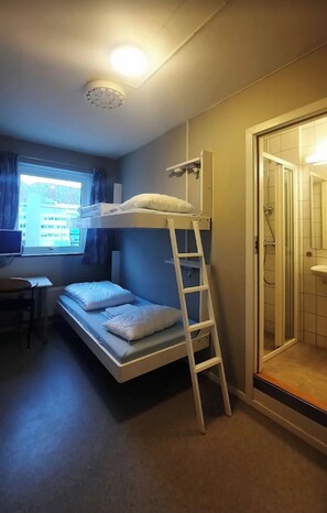 Chambre Triple, vue partielle sur l'océan | Bureau, Wi-Fi gratuit, draps fournis
