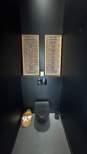 Doccia, asciugacapelli, asciugamani, sapone