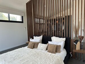 5 bedrooms, desk, iron/ironing board, travel cot