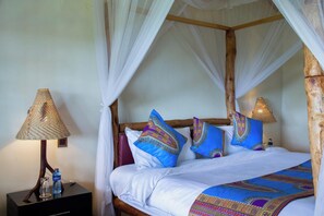 Executive Suite | Egyptian cotton sheets, premium bedding, memory-foam beds, desk - Saba House & Lodges (Machakos)