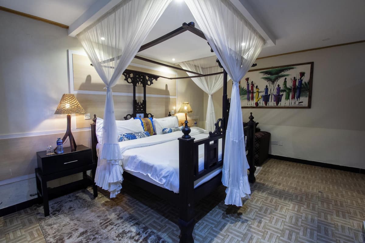 3 bedrooms, Egyptian cotton sheets, premium bedding, memory-foam beds
