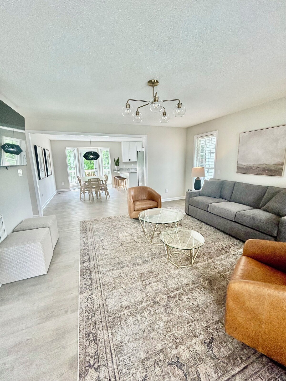 5BR/3BA Sleeps 12 NEW kitchen, bathrooms, mattresses, linens, furniture, firepit