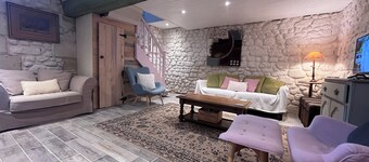 Former barn in Chinon,near to town,forest walks, cycle paths and bikes available