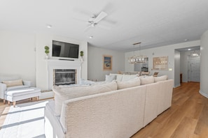 Smart TV, fireplace