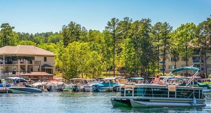Luxury Keowee Key Condo: Lakefront Retreat Near Clemson