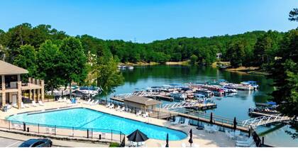Luxury Keowee Key Condo: Lakefront Retreat Near Clemson