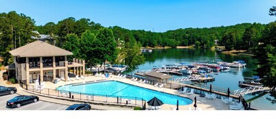 Luxury Keowee Key Condo: Lakefront Retreat Near Clemson