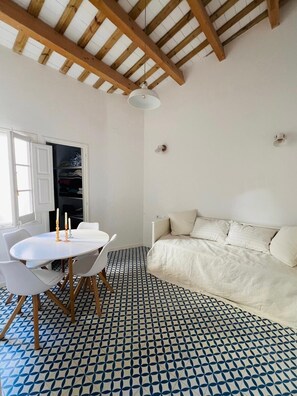 Dining - Charming coastal apartment in Vilanova i la Geltrú (Barcelona) (Vilanova i la Geltrú)