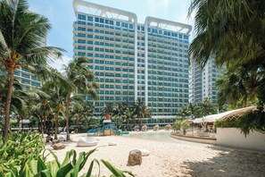 Exterior - Luxury 2BR 2BA - Azure Urban Resort Residences (Parañaque)