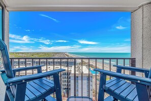 A balcony with a view of a beach and ocean. - Myrtle Beach Resort RT1005 (Myrtle Beach)
