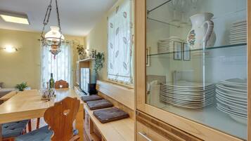 Honeymoon Chalet, Multiple Bedrooms, 2 Bathrooms (Alpine Chalet Planica with Sauna) | Dining