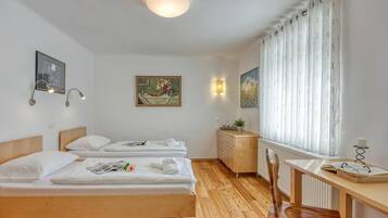 2 bedrooms, laptop workspace, free WiFi, bed sheets