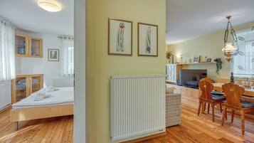 2 bedrooms, laptop workspace, free WiFi, bed sheets