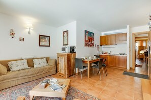 Family Apartment, Multiple Bedrooms (The Theo's Nest) | Dining room - The Theo's Nest (Bardonecchia)