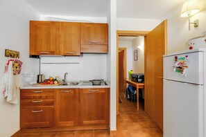 Family Apartment, 1 Bedroom (The Theo's Nest) | Private kitchen | Fridge, microwave, oven, stovetop