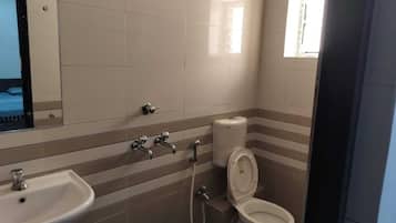 Habitació doble clàssica | Bany | Tovalloles, sabó i xampú