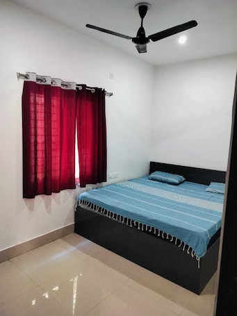 Classic Double Room | Desk