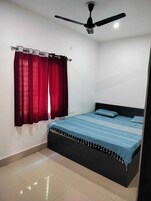 经典双人房 | 办公桌