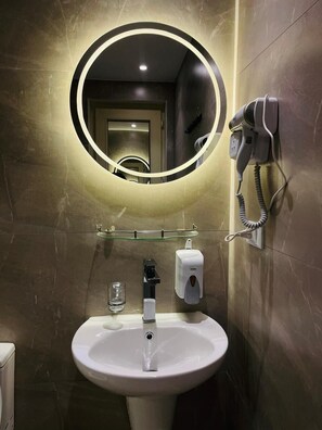 Suite, City View | Bathroom | Combined shower/tub, free toiletries, towels, soap