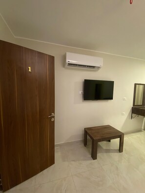 Suite, City View