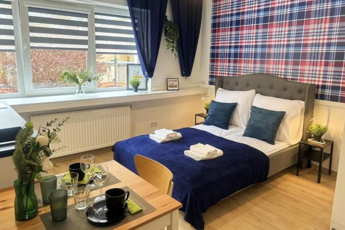 Standard Double Room | Laptop workspace, free WiFi