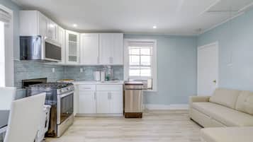 Apartment (3 Bedrooms) | Front of property