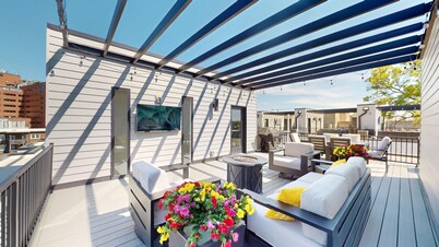 Steps from Kinnick, Carver & University of Iowa Hospital  --- NEW LISTING ---