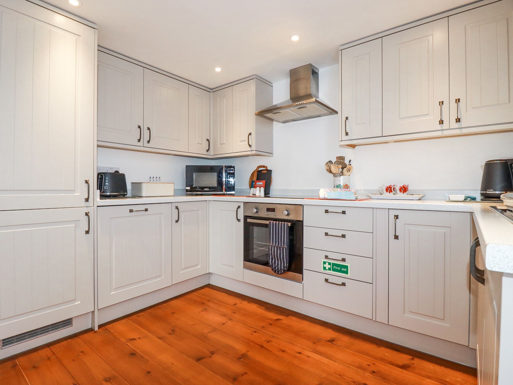 Dishwasher, cookware/dishes/utensils