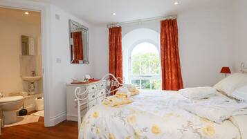 2 phòng ngủ, trang trí khác biệt