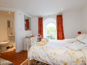 2 habitaciones, decoración personalizada y muebles diferentes 