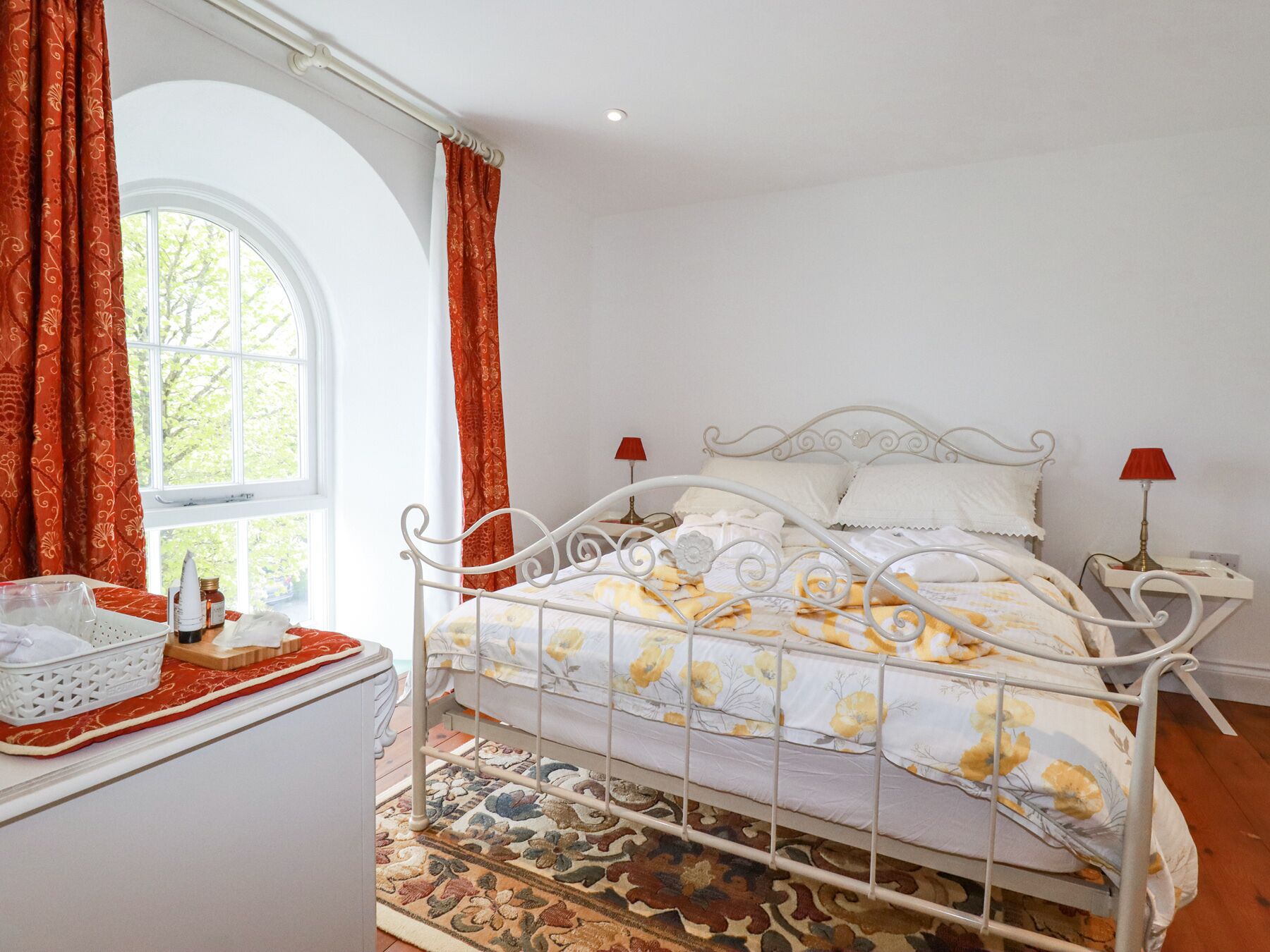 2 bedrooms, individually decorated, individually furnished, free WiFi