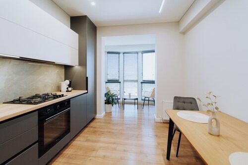 1BR + Workspace • Park View • Elevator