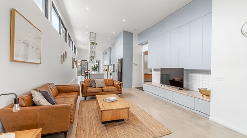 ALLURE - a stunning townhouse situated in the heart of this picturesque coastal town of Port Fairy