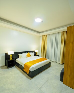 2 habitaciones, tabla de planchar con plancha, wifi y ropa de cama 