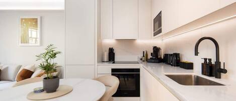 Køkkentøj/tallerkener/redskaber