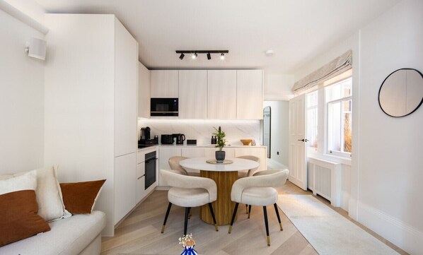 Interior - 5 Mins Walk to Selfridges | Mayfair Retreat (Greater London)