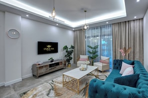 Luxury Apartment, Garden View | Living room