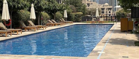 حمّام سباحة خارجي