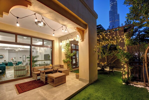 Exterior - Durrani Homes - Arabian luxury at Souk Al Bahar besides Burj Khalifa & Dubai Mall (Dubai)