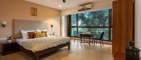 8 slaapkamers, een strijkplank/strijkijzer, wifi, beddengoed