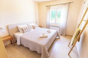 3 bedrooms, iron/ironing board, WiFi, bed sheets - Olea House Javea (Costa Nova)