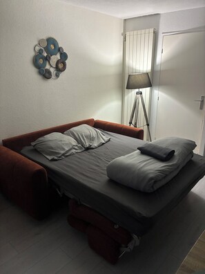 2 chambres, fer et planche à repasser, lit parapluie, Wi-Fi gratuit