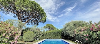 Architect-designed house - Absolute peace and quiet - Private pool