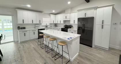 La Casita Of Spring Hill 3BR/2Bath POOL HOME