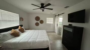 3 bedrooms, desk, iron/ironing board, free WiFi