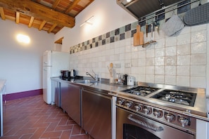 Refrigerador, horno, placa de cocina, lavavajillas