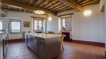 Refrigerador, horno, placa de cocina, lavavajillas