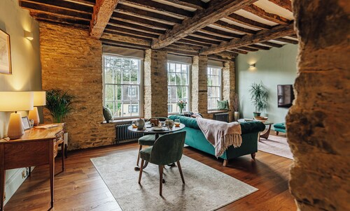 NEW luxury historic apartment, private garden, parking, dog-friendly, in Tetbury