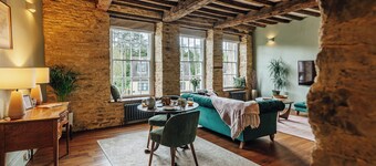 NEW luxury historic apartment, private garden, parking, dog-friendly, in Tetbury