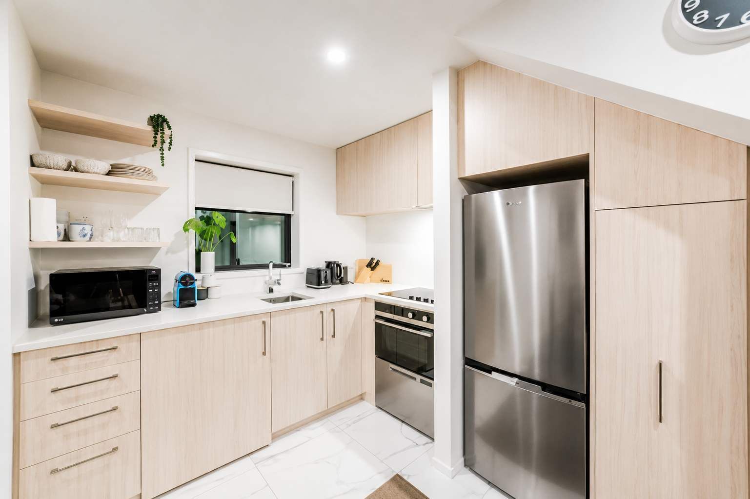 Coffee/tea maker, fridge, microwave, oven